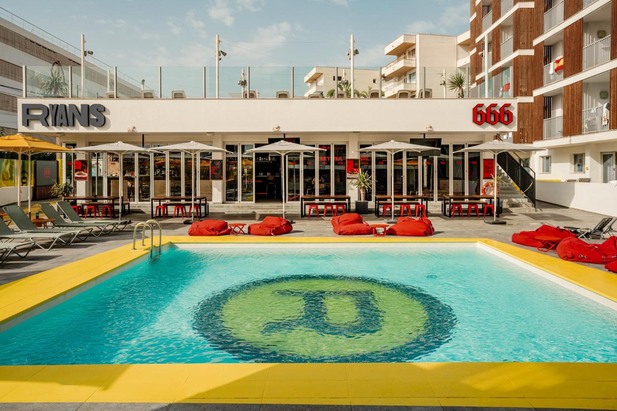 Ryans Ibiza Apartments - Only Adults Екстер'єр фото